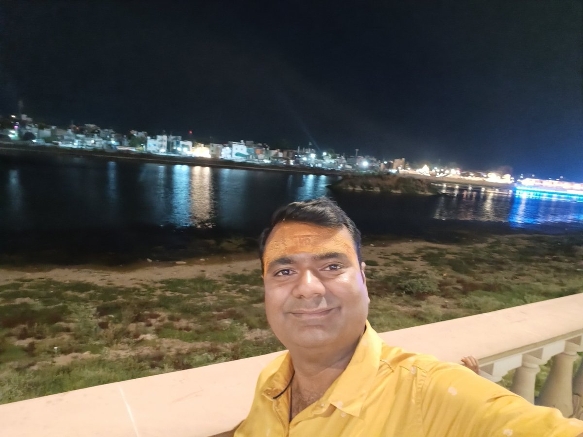 ramsharmavds's tweet photo. परिवार के साथ
#महाकालेश्वर_ज्योतिर्लिंग,#उज्जैन
में #बाबा_महाकाल जी की पूजा अर्चना की
अद्भुत और आलौकिक #महाकाल_लोक के दर्शन किए
बाबा महाकाल की कृपा सभी भक्तगण पर बनी रहे
महाकाल बाबा की जय 
#jaishrimahakaal 
#mahakaleshwar 
#mahakaleshwarjyotirlinga 
#mahakaallok 
#omnamahshivaya https://t.co/KtESLtegUj