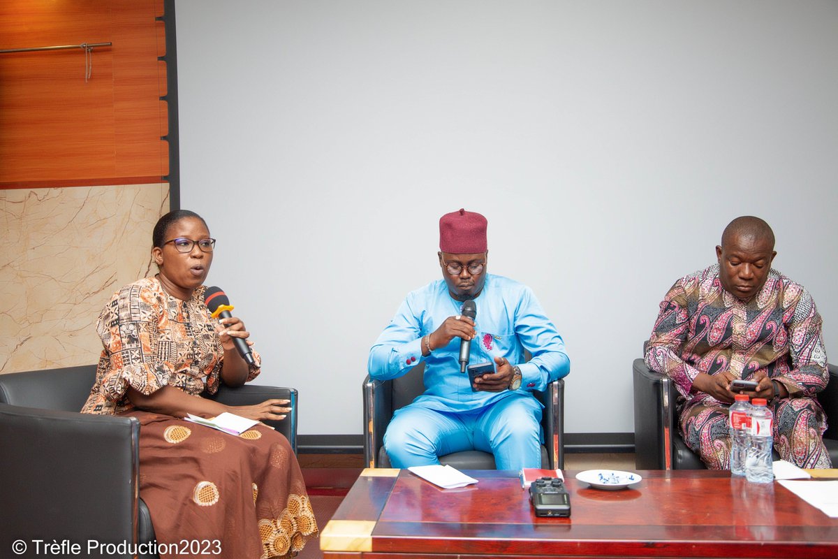 FaladeSpero's tweet photo. "Le symposium sur la gestion des données de santé au Bénin a été une réussite! Des experts ont partagé leurs connaissances sur la collecte, le stockage et l'utilisation des données pour améliorer les soins de santé au Bénin
#Mesdonnéesnotresanté @Trans4m_Health
@benin_oneworld https://t.co/JgiNPGDnxf