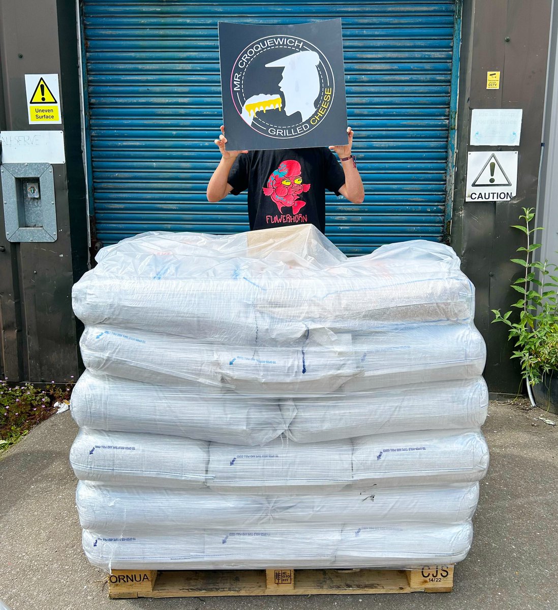 <a href="/flowerhornbrew/">flowerhornbrew</a> x <a href="/Mr_Croquewich/">Mr Croquewich</a> 
Today we’re brewing a collab with our neighbours Mr Croquewich.🍍🍹
The beer:
5.2% Pineapple &amp; Passion Fruit Pale Ale
Brewed with extra pale malt, oats, dextrin, wheat and lots of purée! Dry hopped with Strata for a hoppy passionfruit boost.