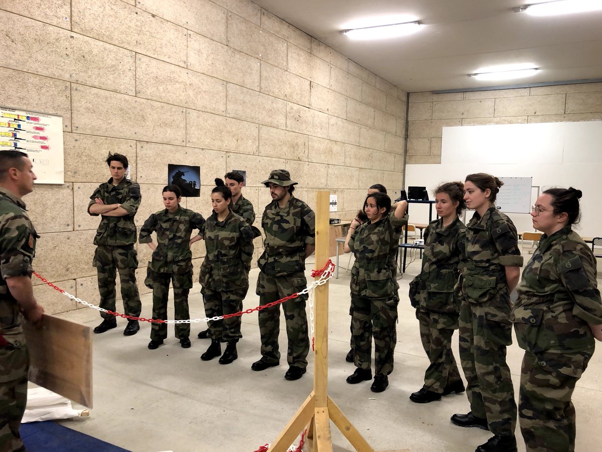 e_ISMaPP's tweet photo. 1ère journée pour la classe de M2 du séminaire Management, Stratégie &amp; Cohésion au 1er régiment de @1erSpahis à @VilledeValence (cc:@BDEISMaPP @alumni_ismapp ). https://t.co/hu7EezLh5N
