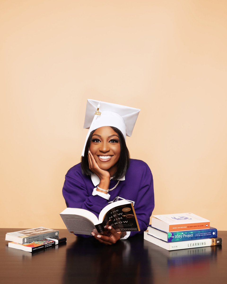 poodahx3_'s tweet photo. Two wasn't enough so she went and got another one. #blacksocialworkers #mastersmami π©π½βπ https://t.co/n2RWSlozv0