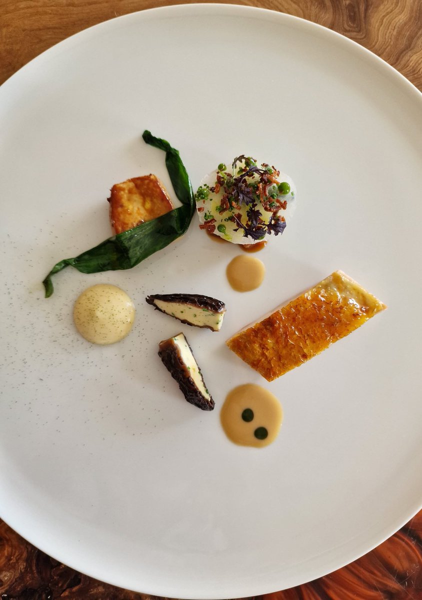 ~Seasonal Lunch offer~ Poached and roasted Landes Guinea fowl, Yorkshire asparagus, morel farci, yeast puree & wild garlic. Just one of the four courses available on our seasonal lunch menu. Available from Friday to Monday, for just £65 per person.