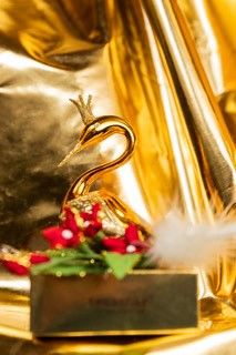 teuscherNY's tweet photo. Elevate your chocolate gift-giving with Teuscher Chocolates. #RockCenter #RockEats #RockShops #teuscherChocolates #chocolate https://t.co/RuqXUtMQrP