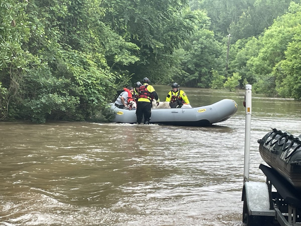 txtf1's tweet photo. TX-TF1 Water Rescue resources remain deployed across Texas at the request of @TDEM. In the past 24-hrs, TX-TF1 has helped DeWitt &amp; Montgomery Counties evacuate 5 people, 3 pets &amp; trapped livestock. Please avoid going through floodwater as it can be deeper/stronger than it appears https://t.co/6JoJZbxG4f