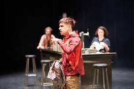 jordivb27's tweet photo. Per problemes personals+allau de feina de final de curs (a 3 institucions diferents) no puc anar al teatre com voldria i quasi faig salat en muntatges que no volia perdre'm: vaig anar a l'última funció de Manon i ara quasi el mateix amb Mal de Coraçon (hi vaig dissabte) #allimit https://t.co/cl1Qyzjghl