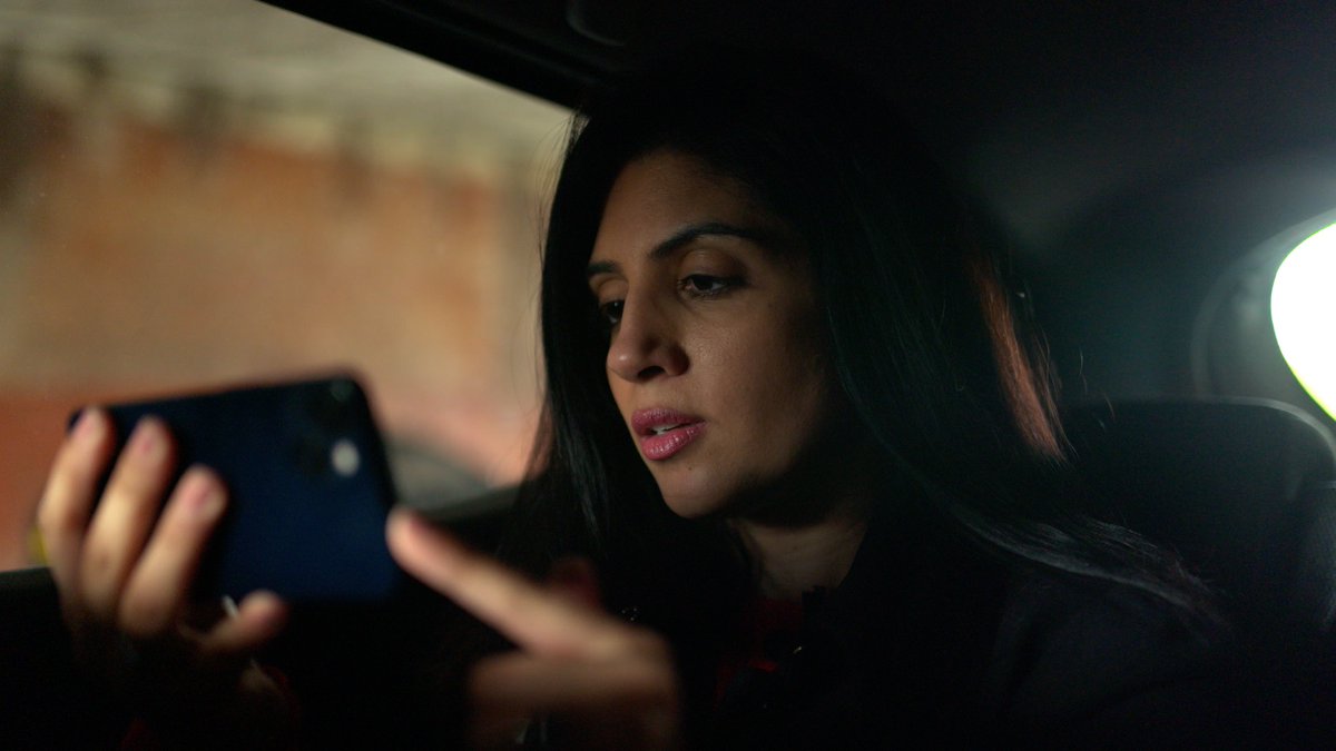 For the last year, @patrickclahane and I have been investigating a brazen, elaborate immigration scam for Newsnight. We’ve gone undercover to expose people involved in the illegal racket. It’s on <a href="/BBCNewsnight/">BBC Newsnight</a> and the Ten tonight.    
#newsnight #immigrationfraud #fakefathers