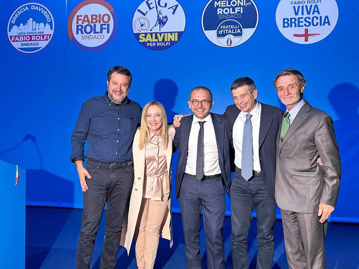 fabry_il_bomber's tweet photo. @Agenzia_Ansa Belli ciao 👋🏻 
Ps: il comizio propagandistico della #Meloni è servito. Come quelli di #Salvini...
#Castelletti #Rolfi #governo #FabioFazio #belliciao https://t.co/75rXysU83i