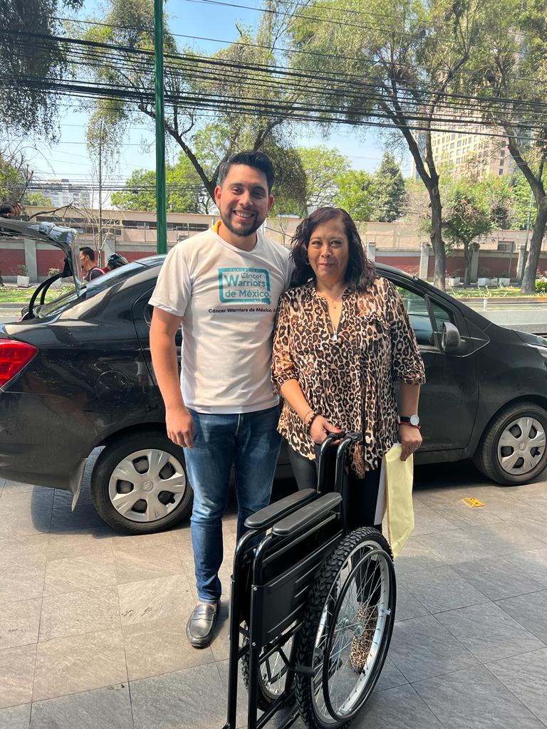 funsamex_org's tweet photo. #DonaciónCWMX. Con gusto compartimos que el día de hoy entregamos una #SillaDeRuedas para #Diego, un valiente #guerrero que lucha por recuperar la salud. Confiamos en que esta silla de ruedas sea de gran utilidad para él y que le brinde entusiasmo en este camino de batalla. https://t.co/UKeq05MW4d