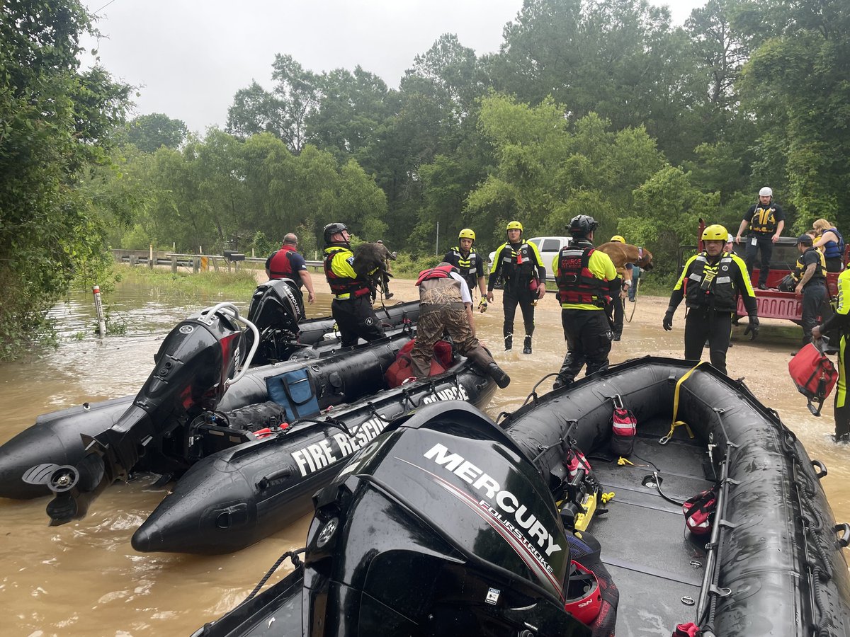 txtf1's tweet photo. TX-TF1 Water Rescue resources remain deployed across Texas at the request of @TDEM. In the past 24-hrs, TX-TF1 has helped DeWitt &amp; Montgomery Counties evacuate 5 people, 3 pets &amp; trapped livestock. Please avoid going through floodwater as it can be deeper/stronger than it appears https://t.co/6JoJZbxG4f