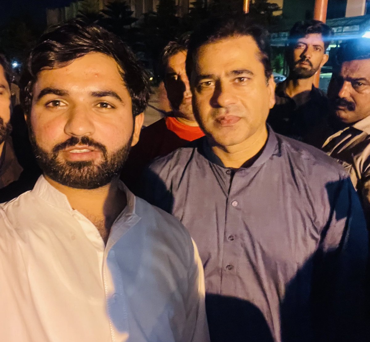 Naya__Pakistan_'s tweet photo. اللہ عمران بھائ کی حفاظت فرمائے آمین سب عمران بھائ کے لیے دعا کریں اور آواز اٹھائیں 
#ReleaseImranRiazKhan https://t.co/2hsWVuD4FY
