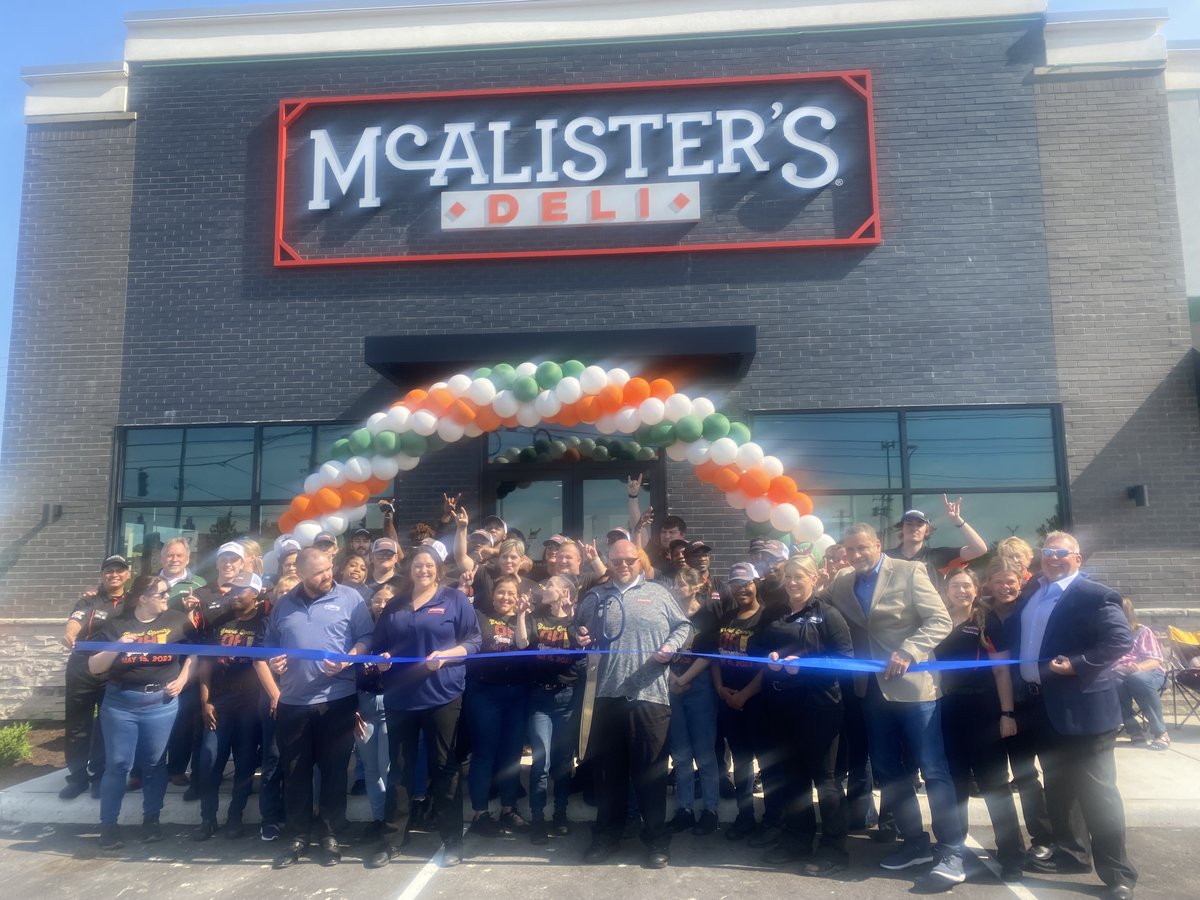 ywchamber's tweet photo. The #BigBlueScissors had a McAllister's Famous Tea and a whole bunch of ribbon today! 🤩✂️

McAllister's goal is to serve handcrafted food and delicious sweet tea that is simple and satisfying – for every palette, even mom's pickiest eater.

1090 Boardman Poland Road in Boardman! https://t.co/K1Qb2YuqYC
