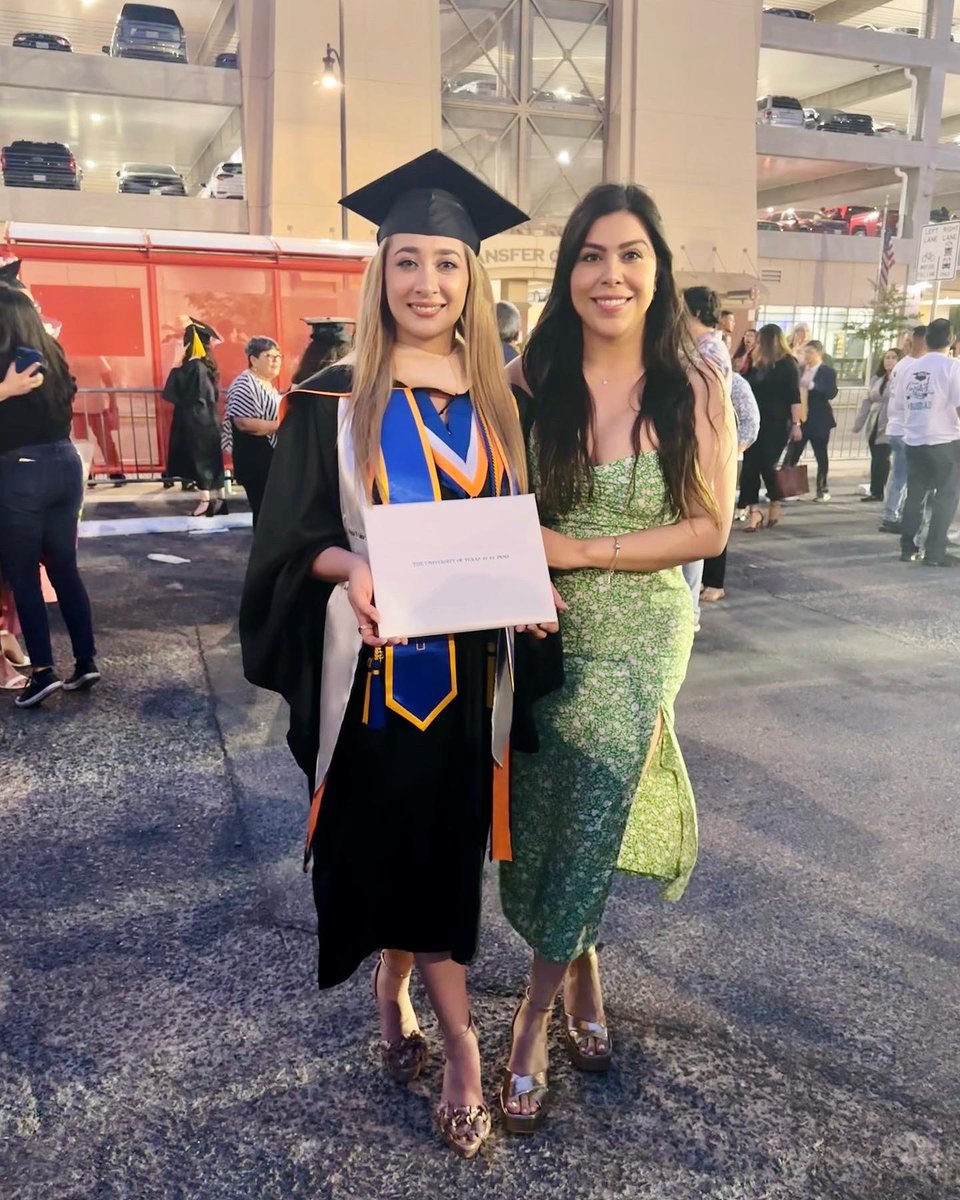 astridcadena5's tweet photo. Y ahora un poema 😌♥️ #MBA #UTEP #BSGHonorSociety #GoMiners ⛏️ https://t.co/tIT0o34bwr