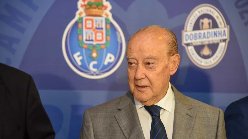 CabineSport's tweet photo. Pinto da Costa: "A minha leitura é que o futebol português nunca poderá progredir quando houve perto de 50 por cento de jogo jogável. Em 90 minutos, jogaram-se  51. Enquanto isso for permitido e se virem cenas de jogadores, ao mínimo toque, a atirarem-se para o chão." https://t.co/hvjKrrSAVl