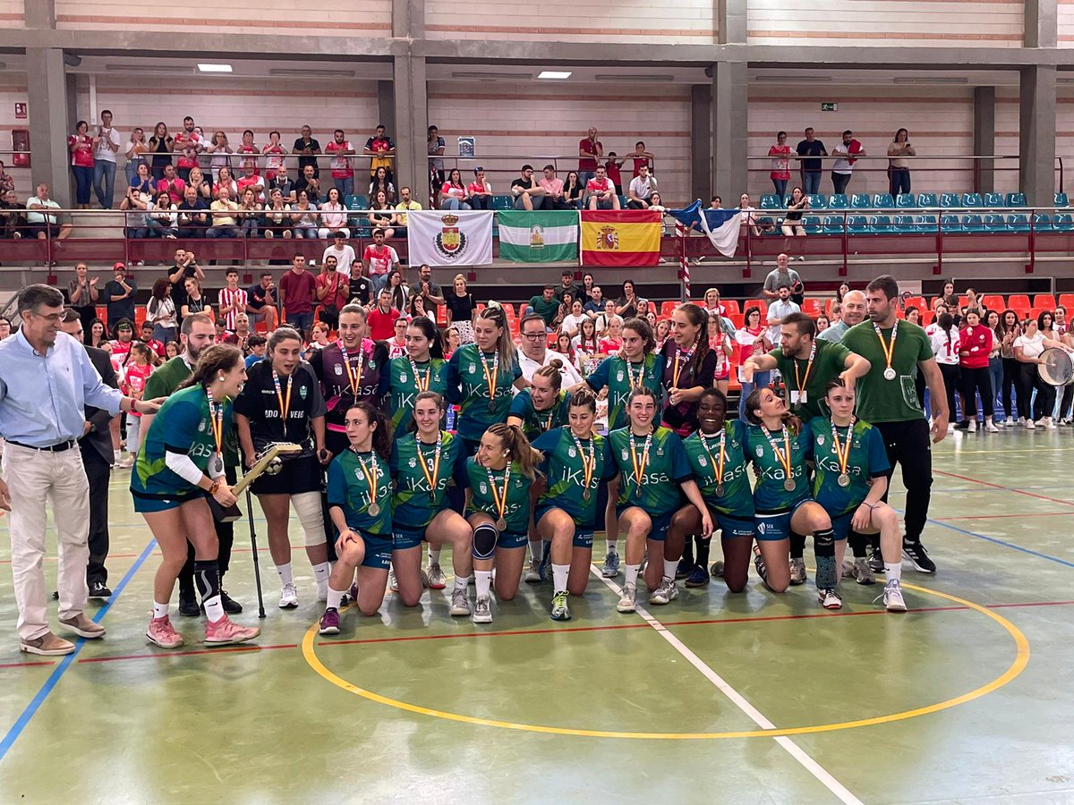 SOMOS EQUIPO DE DIVISIÓN DE ORO
Lee más en : balonmanoikasa.com/publication/15…