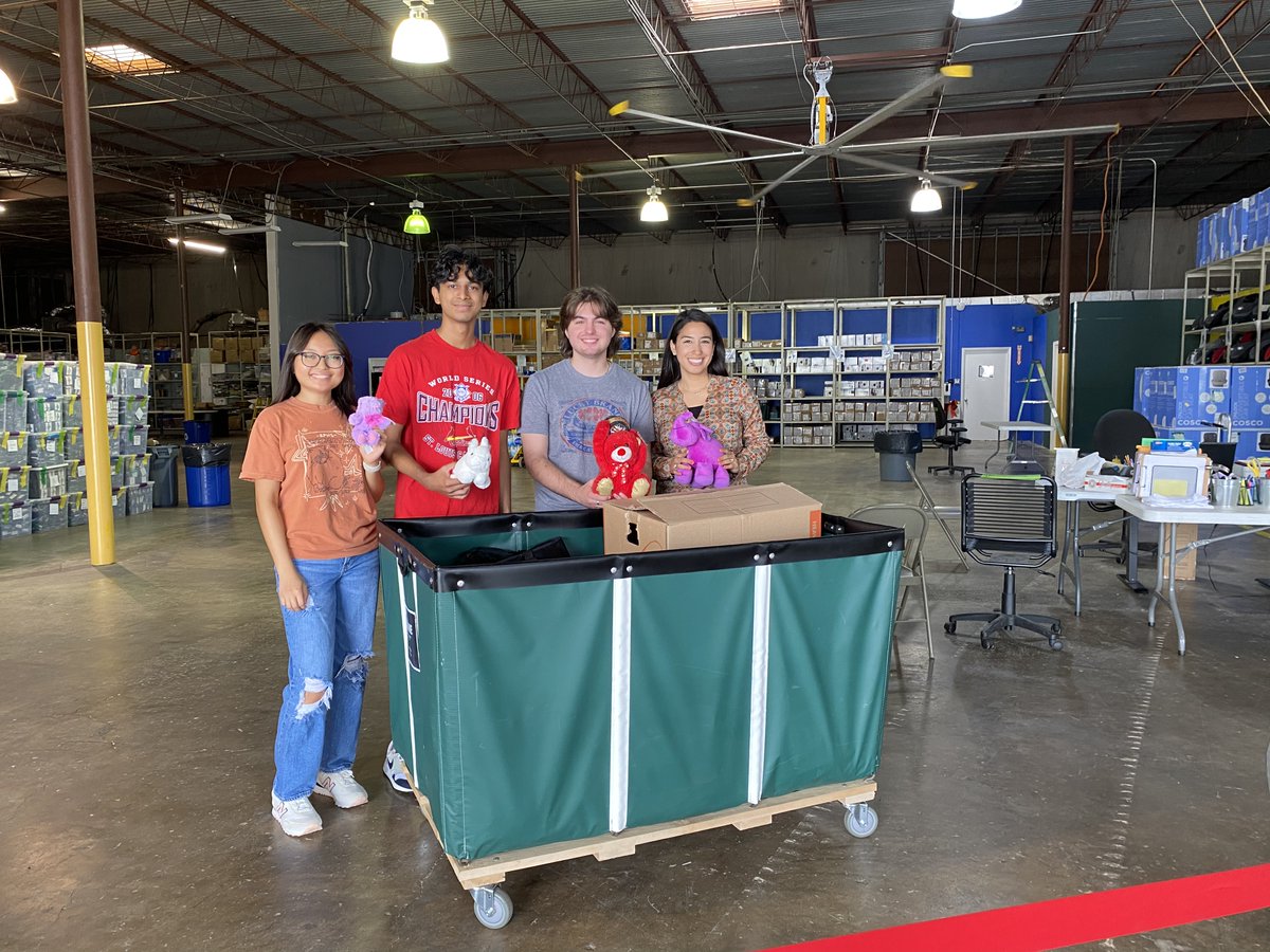 BEAResource's tweet photo. We recently received a large donation from students from @RPHS_Panthers for their βLeading Our Communityβ project! From hygiene packs to comfort items, you guys pulled out all the stops to support our cause, and we are beyond grateful. THANK YOU! ππ§Έ
#BEAResource #RidgePointHS https://t.co/3Ili0FfmUG