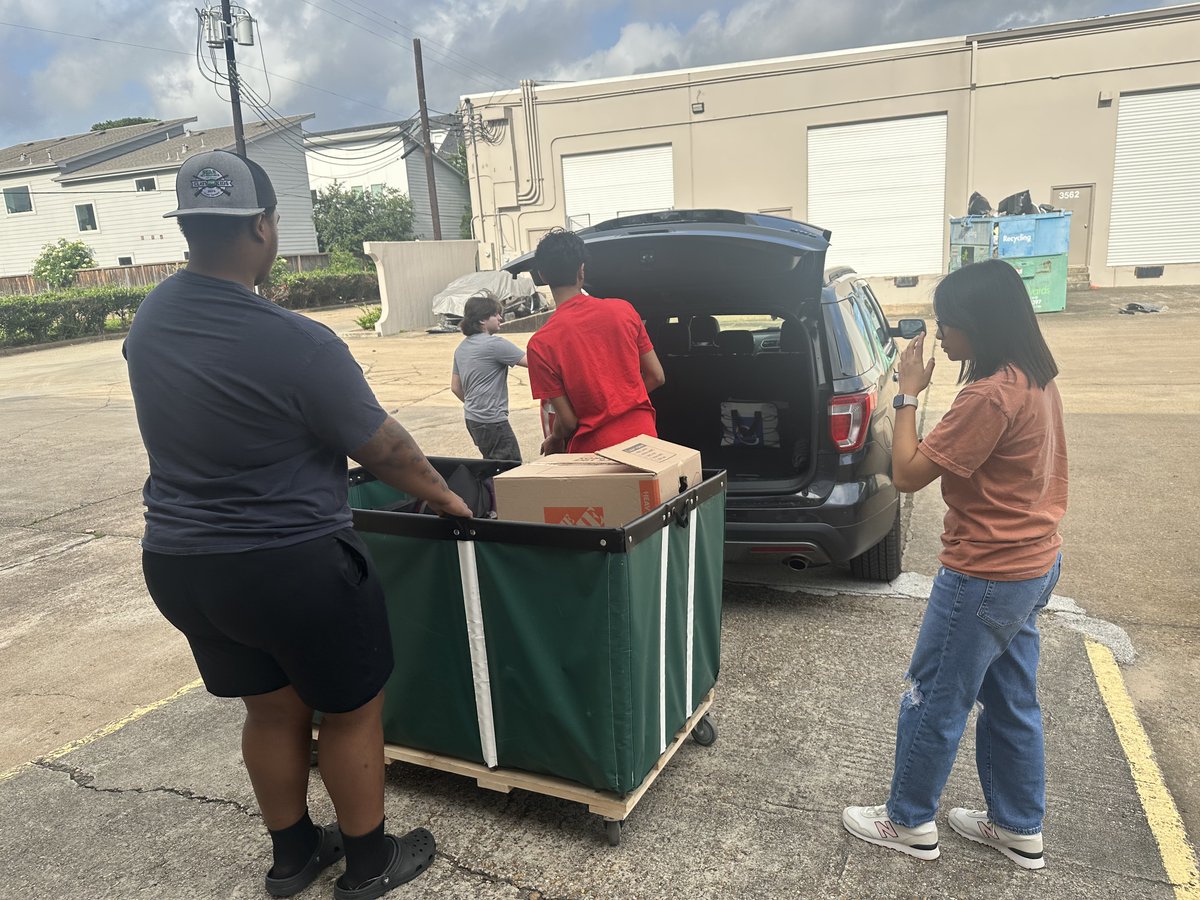 BEAResource's tweet photo. We recently received a large donation from students from @RPHS_Panthers for their βLeading Our Communityβ project! From hygiene packs to comfort items, you guys pulled out all the stops to support our cause, and we are beyond grateful. THANK YOU! ππ§Έ
#BEAResource #RidgePointHS https://t.co/3Ili0FfmUG