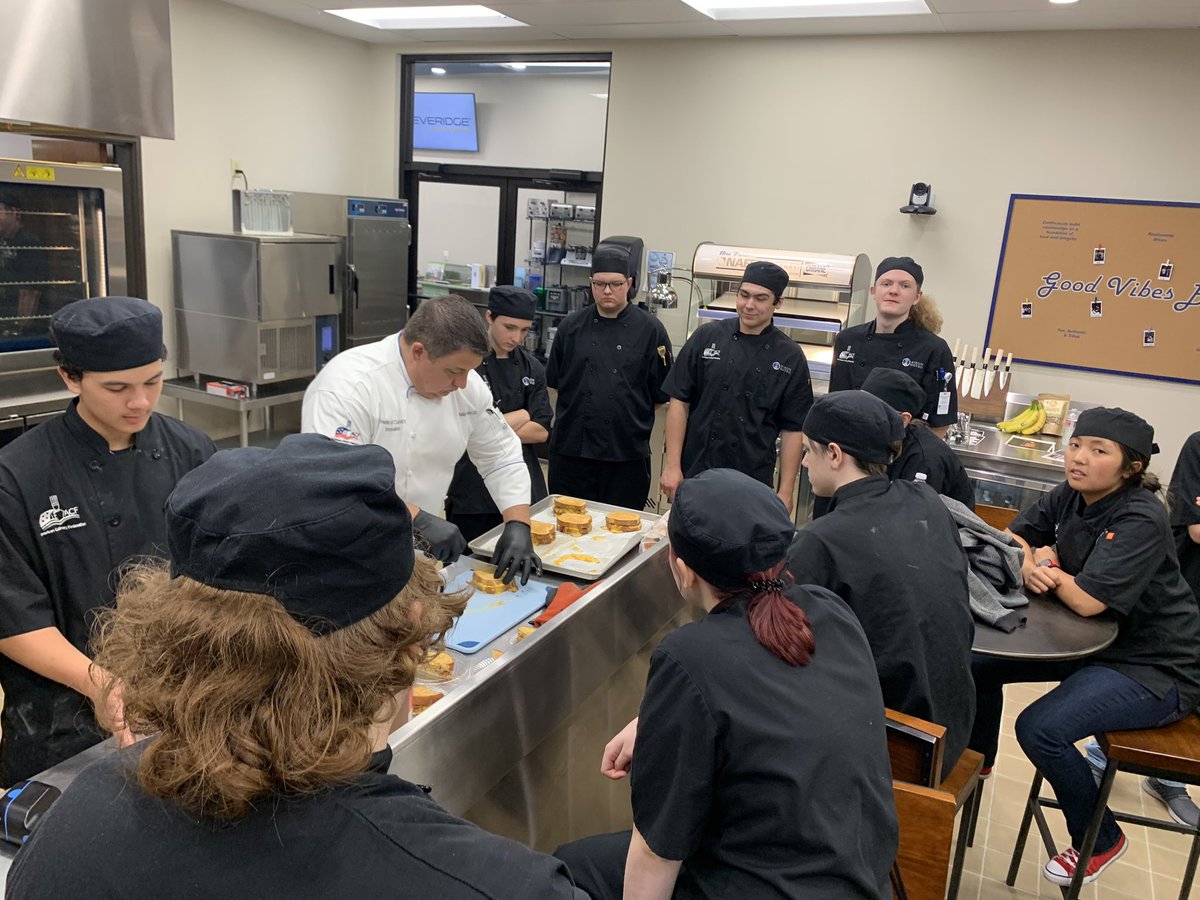 ByronNelsonCAHA's tweet photo. Hands on field trip at Chrane Foodservice Solutions. Students learned about technology and equipment. We had demos with the #altoshaam ovens. Great learning! Thank you Chrane!
#nisdcte #chranefs https://t.co/kxAcDbcOah