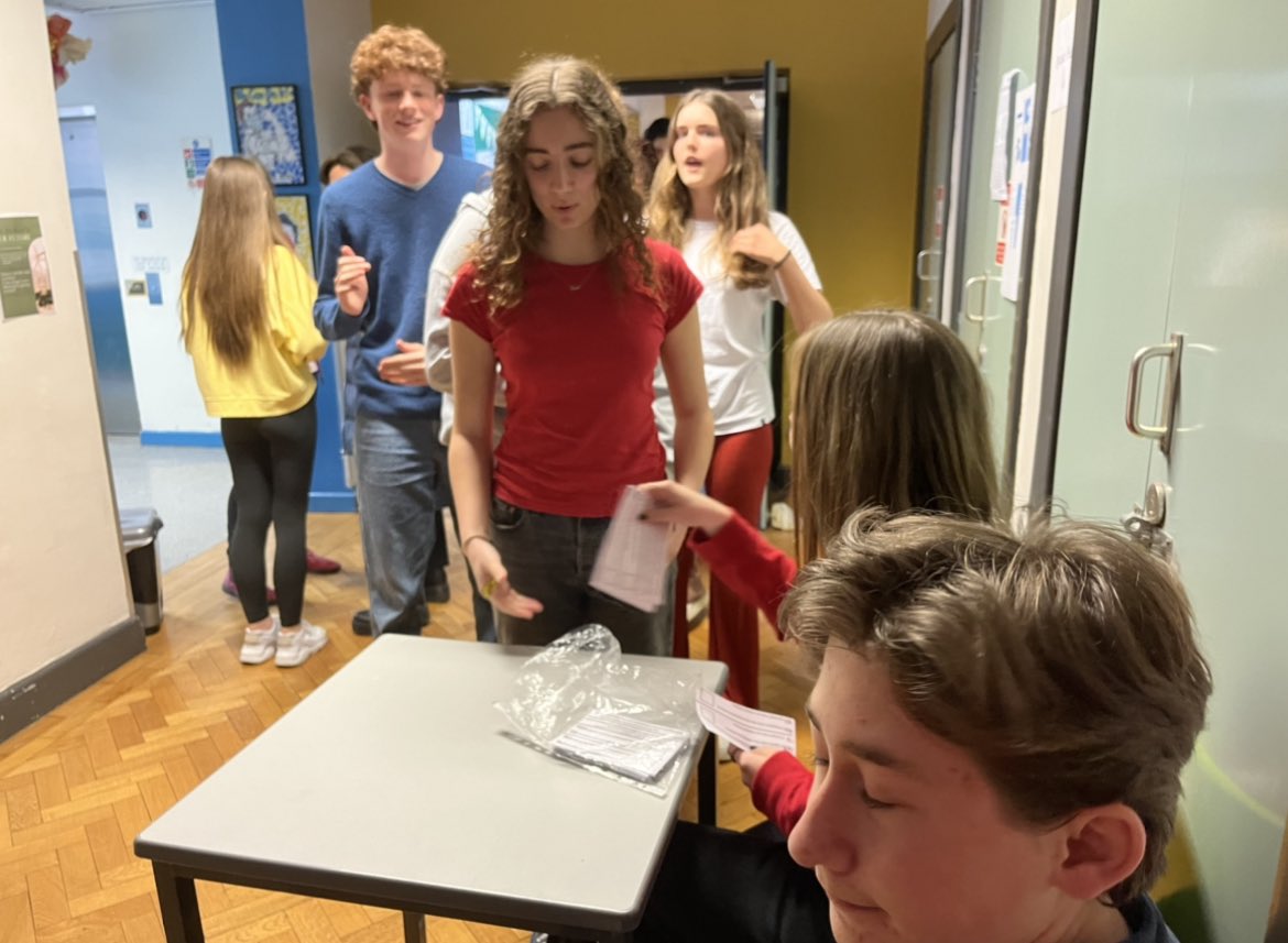 Throwback to when 4th years of <a href="/Sandym0untPark/">Sandymount Park Educate Together Secondary School</a> gave the school community a lived experience of what it’s like taking part in a referendum🗳The proposal; “should the voting age be lowered to 16?” was met with a very close “no” result😯A very illuminating project for all🤔