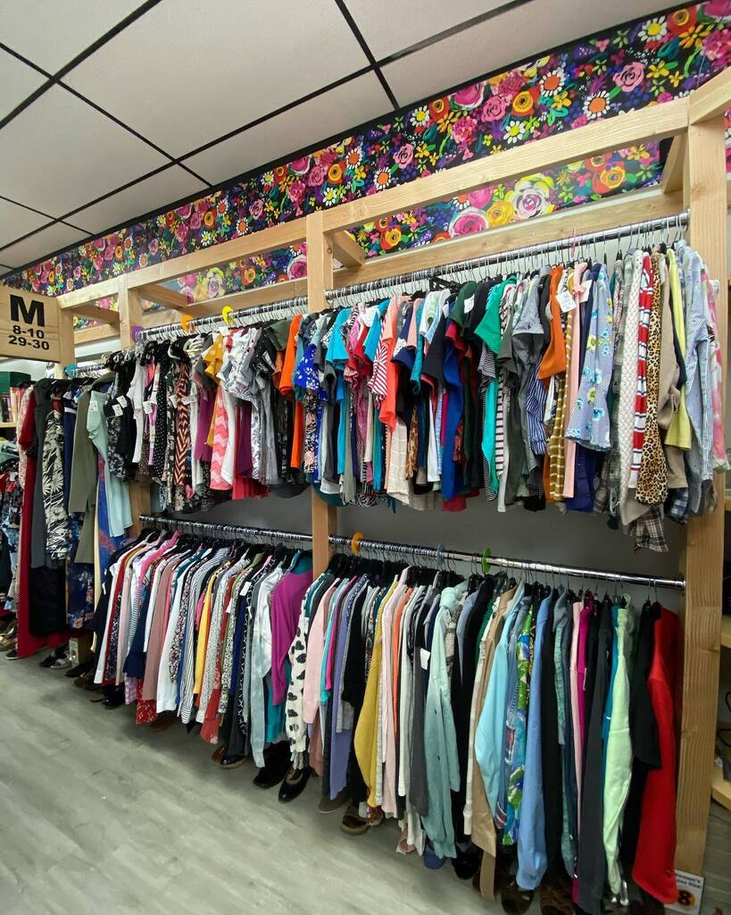 Our women’s medium tops is organized and ready for you to come browse!🌻❤️ instagr.am/p/CsRhQBZvUBK/