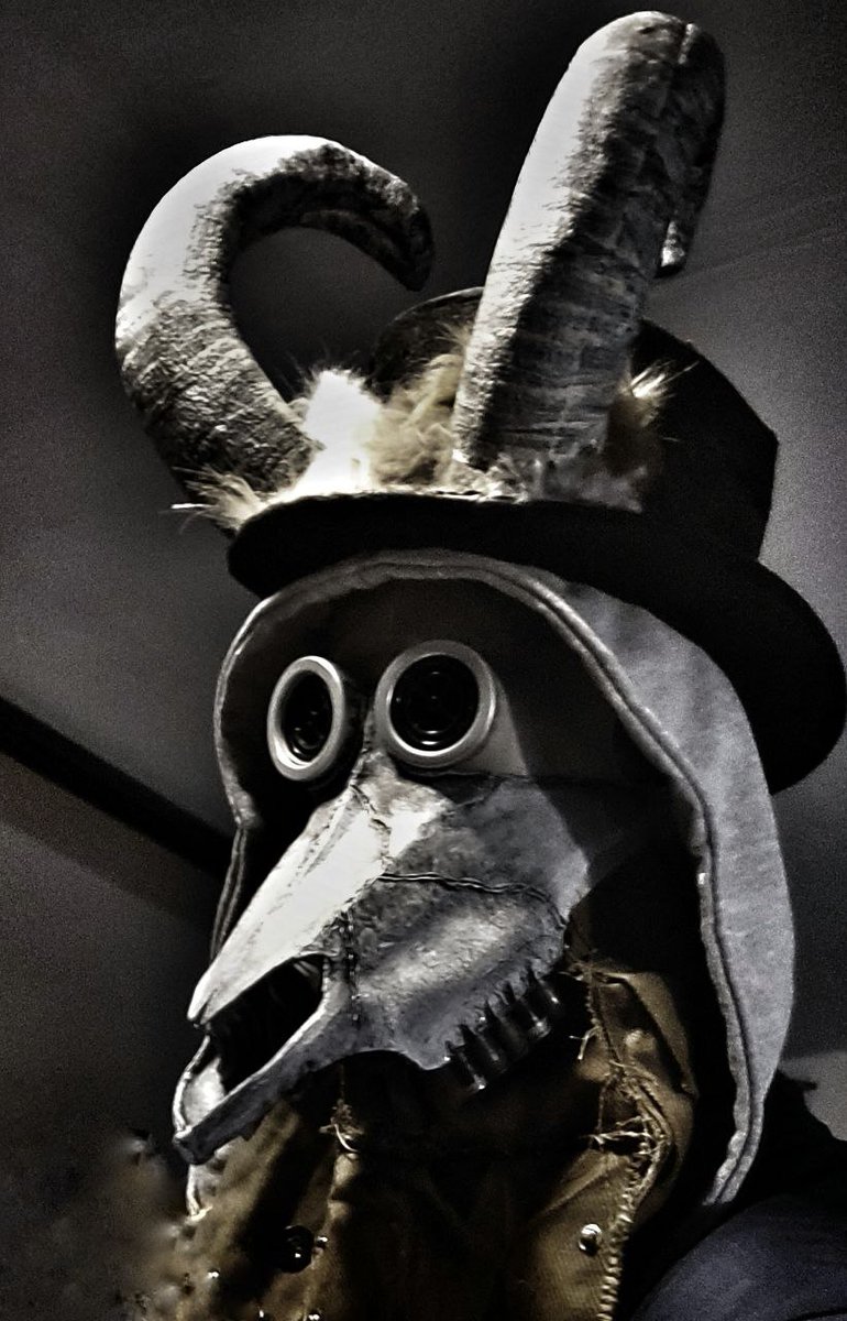TKenku's tweet photo. Just finished another post-appo Gas mask!
I'll call this one "Buck-shot" ^^ https://t.co/DztFecG03Z
