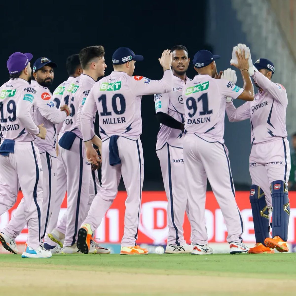 ShubmanGill's tweet photo. Special moment on a special night 💜⚡️ https://t.co/vJeBEptH0A