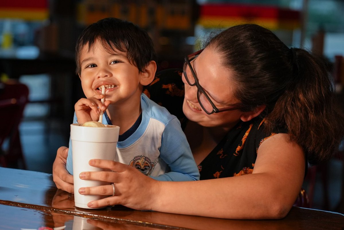 wingbarn's tweet photo. Check out our delicious kids menu &amp; surprise the little ones today! 🥰😋

For only $5.49, they can enjoy yummy chicken strips, burgers, mini corn dogs or crispy chicken nuggets! &amp; don’t forget our delicious #icecreamfloat 🍨 for these hot summer days coming! 

#WingBarn #KidsMenu https://t.co/K3AIgBexps