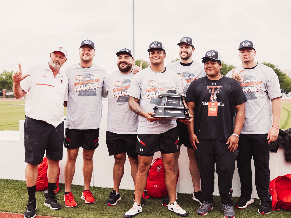 Chris_Samanieg0's tweet photo. Big 12 Champs! 💍 
Much love for this group of men. 
Big Throws Guys👆🏼
#WreckEm https://t.co/ZRmU9RZpLL