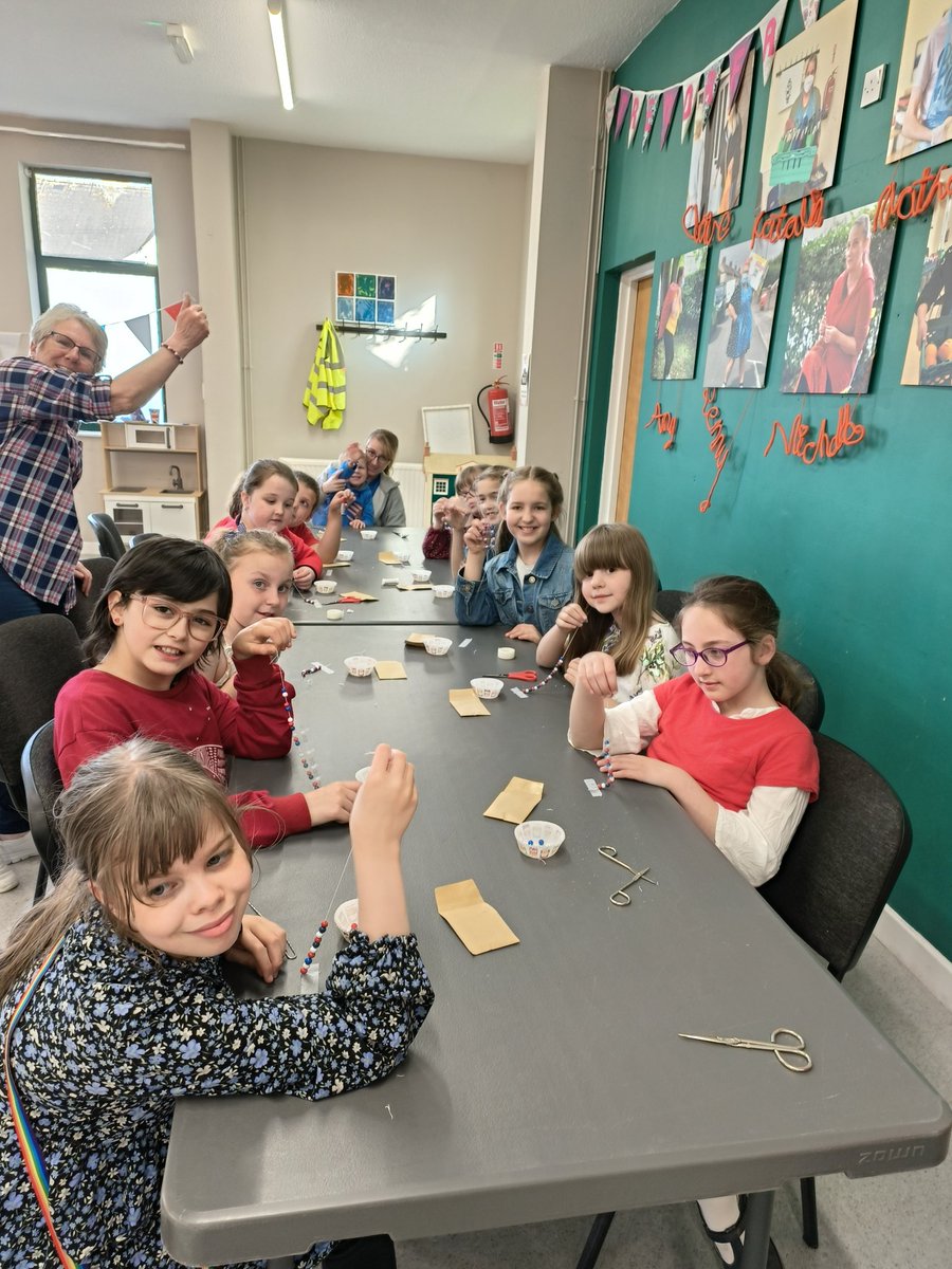 PhilippaFord1's tweet photo. @26thCardiff the girls made a fantastic bracelet to celebrate the #Coronation day in red,white and blue #lovecraft #loveaparty https://t.co/m7cACKYfn8