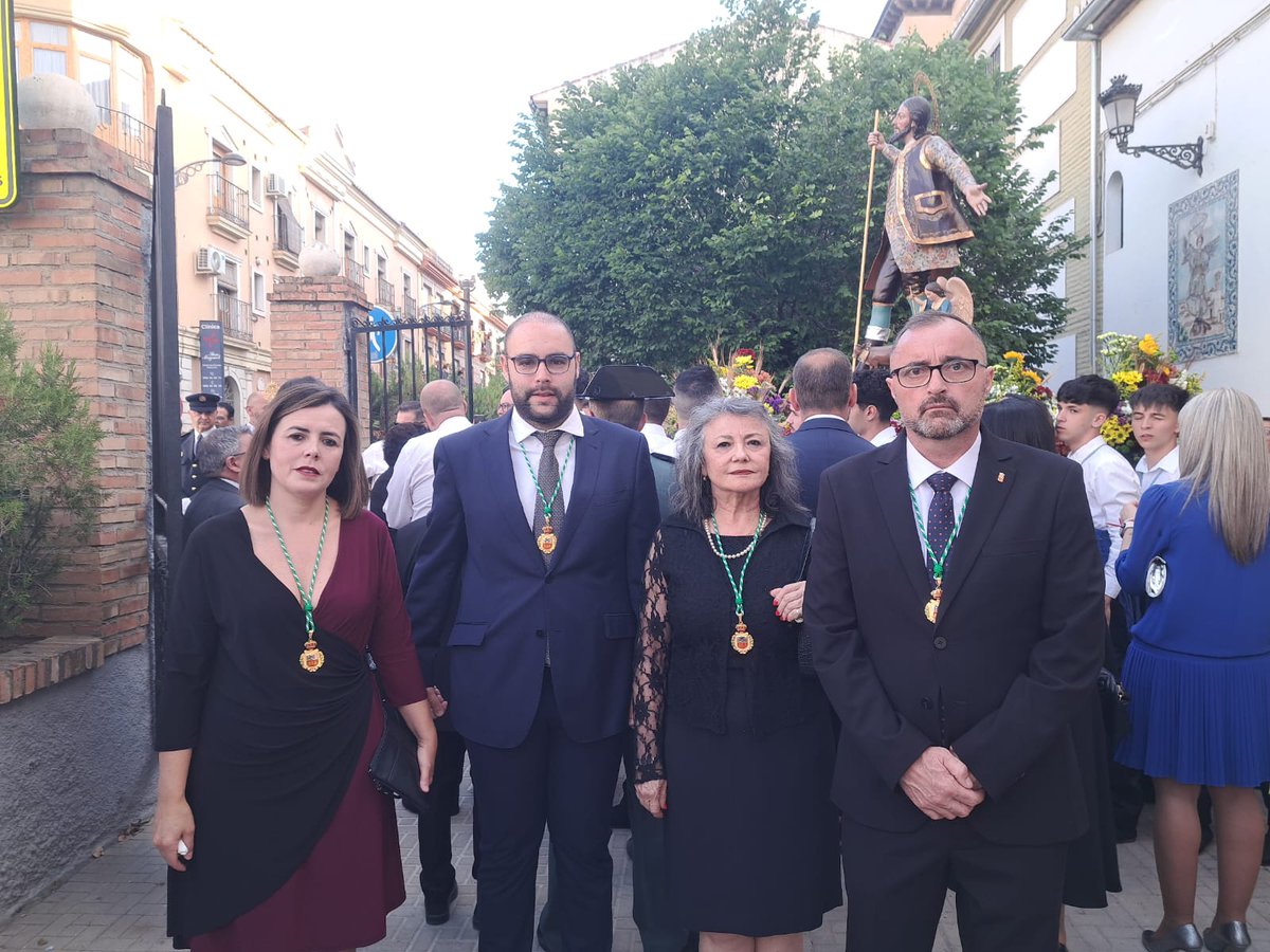CsArmilla's tweet photo. Nuestros concejales asisten a la procesión de San Isidro Labrador, copatrón de #Armilla. Respetando nuestras tradiciones. https://t.co/FFErXb4ZpW