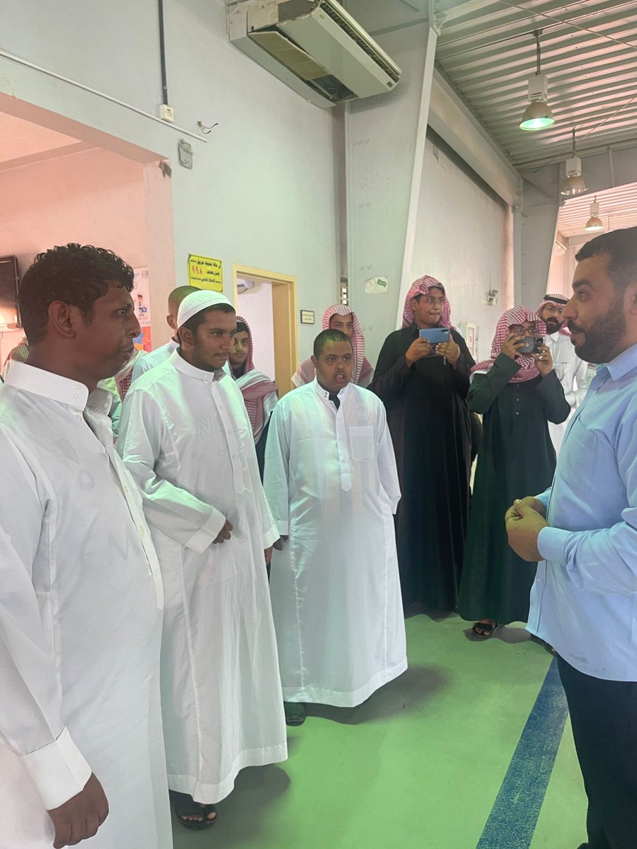 مشاركة طلاب ثانوية كرامة الأحمر في التدريب بالمعهد الثانوي الصناعي بصبيا