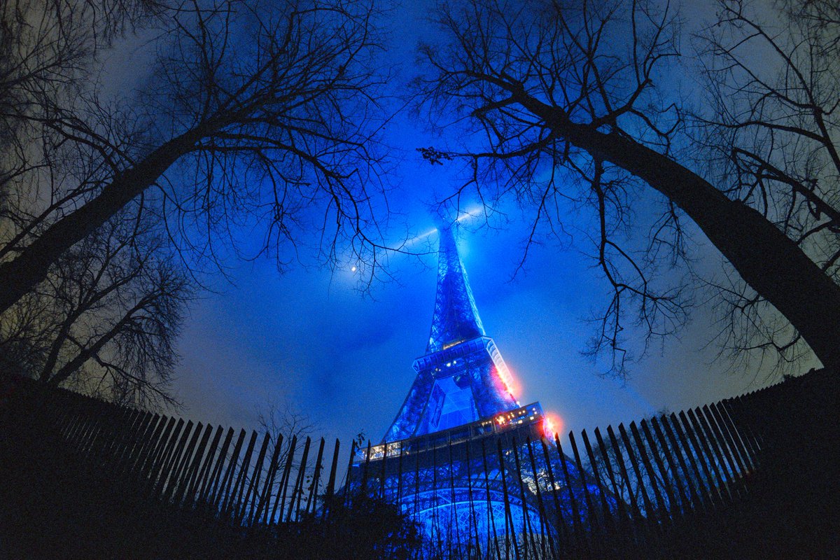 adrelanine_'s tweet photo. feeling blue https://t.co/mfpGXzzR39