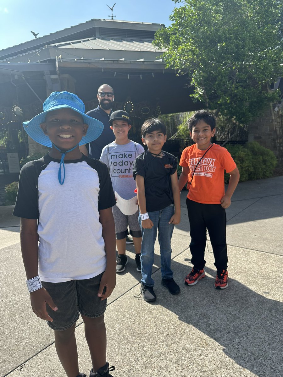 MsCookin3rd's tweet photo. We had such a FUN day at the zoo! 🐒🐼🐯🦁🐘🐨 https://t.co/LWYDWZJnMa