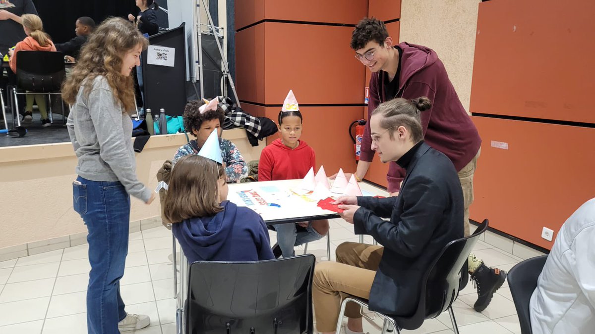 LyceeSavignac's tweet photo. Les élèves de math en jeans ont participé la semaine dernière au salon des jeux mathématiques à Decazeville. Ils ont pu présenter les jeux sur lesquels ils ont travaillé cette année. 1000 élèves sont venus des écoles primaires, collèges et lycées de l'Aveyron. #mathenjeans https://t.co/MbNQbB68XB