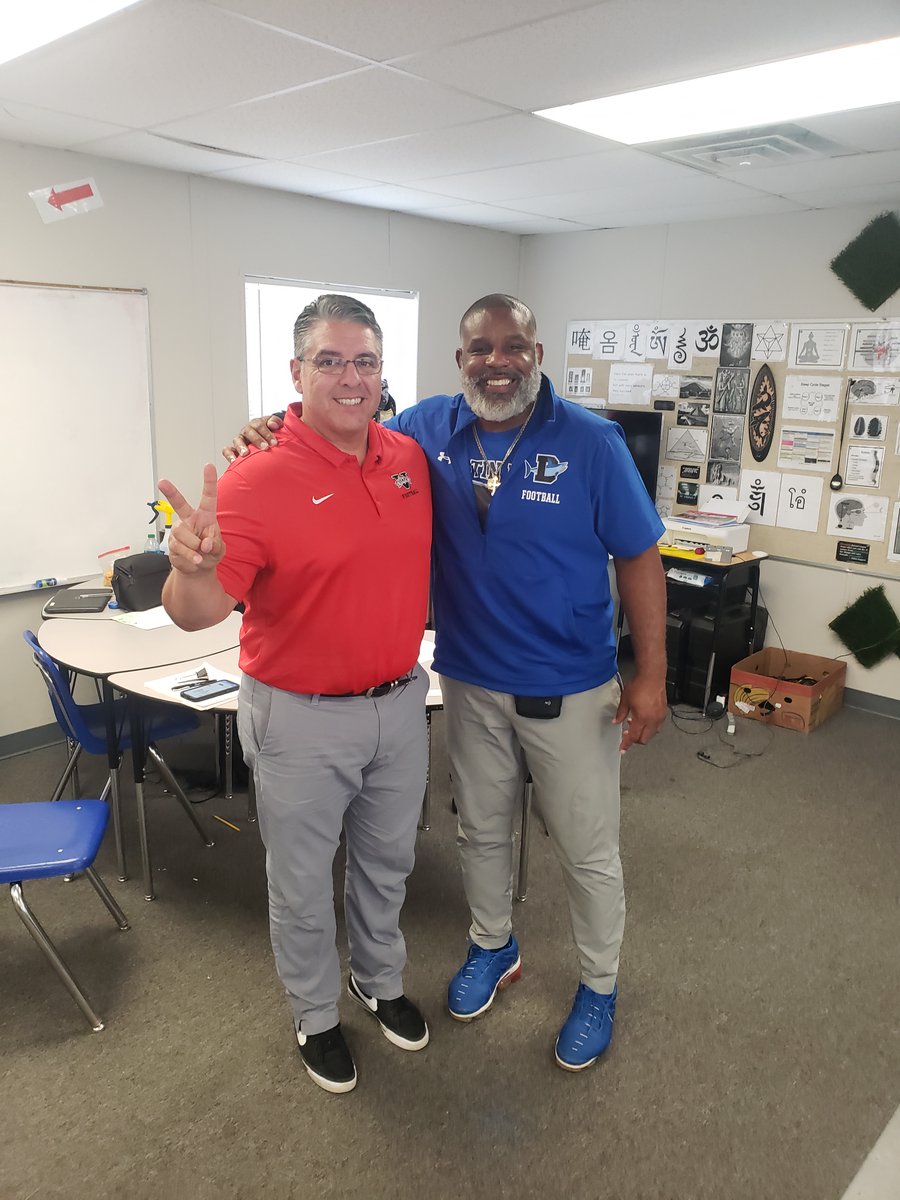 edivens's tweet photo. Thank you @Coach_Barela from @valdostastatefbfor coming in and talking with @IMGBlue1 and @DHSsharks_FB! https://t.co/1ovVM5y05z