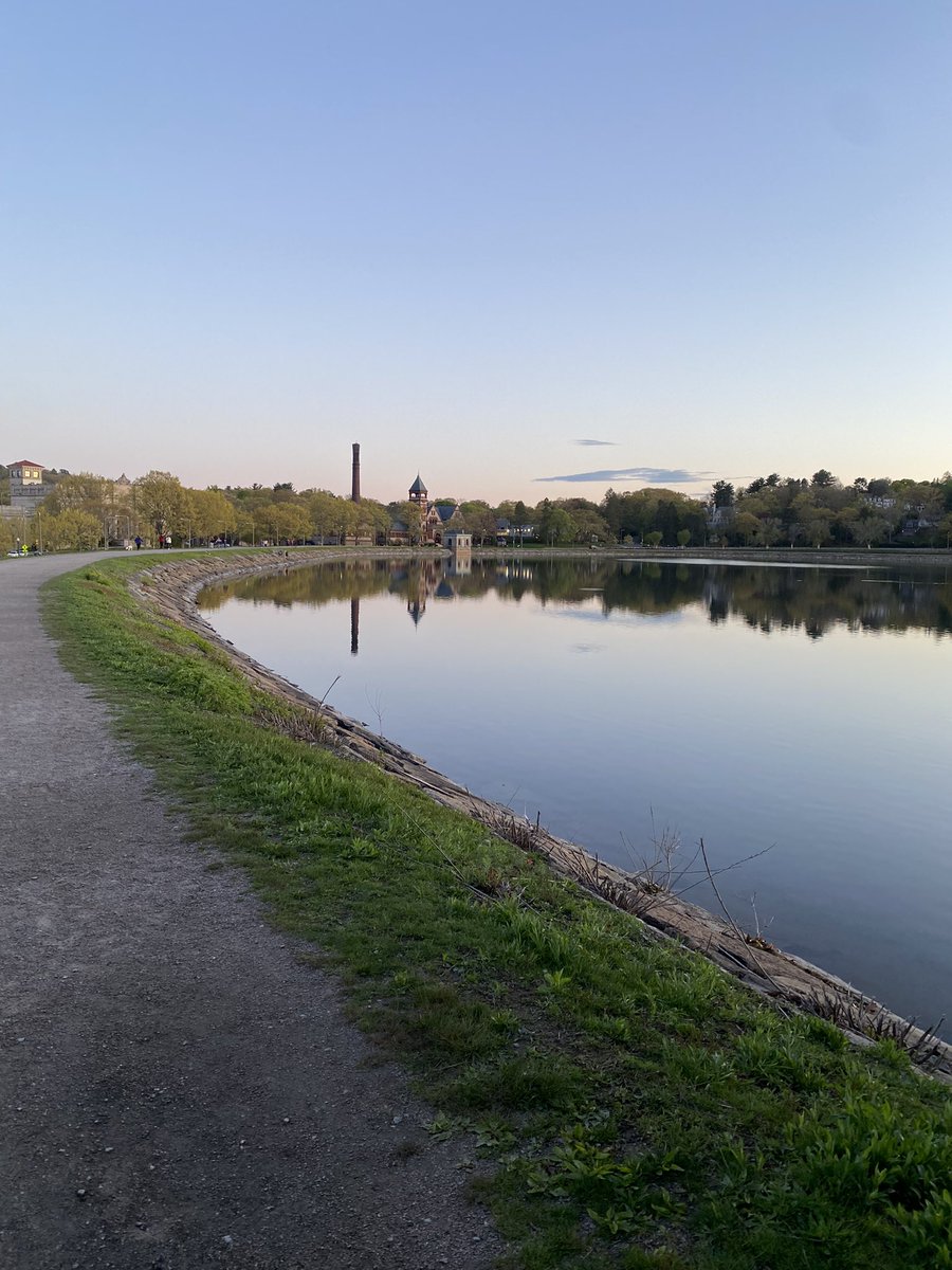 Nature has music for those who listens! 💕

My walking track at Chestnut Hill reservoir where I admire every bit of the natural beauty after a good jog because the antidote to exhaustion isn’t rest; it’s nature 🍃 🍁 🌊 

#USADiaries 🇺🇸