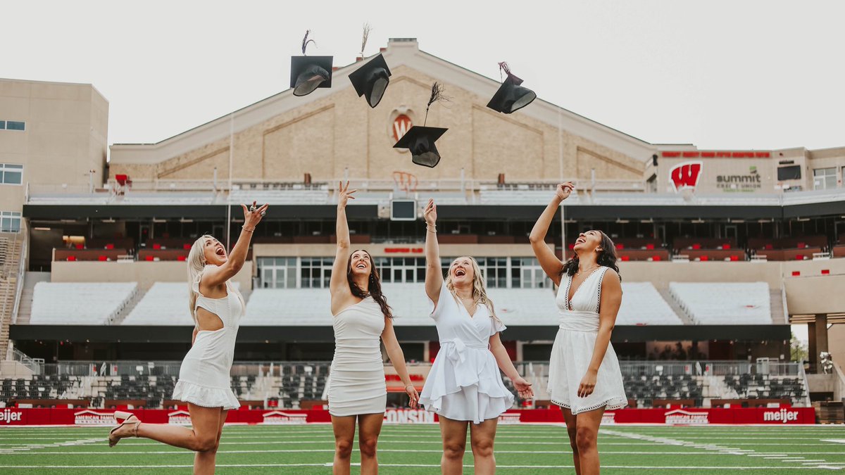 BadgerVB's tweet photo. So incredibly proud of these four 🥹❤️

Congrats to Gabby, Joslyn, Liz, and Anna on graduating this past Saturday! https://t.co/JbF2qb5acw