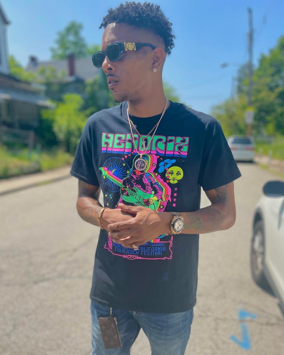 slim_gms's tweet photo. Call me Soulja Hendrix 🎸🕺🏾 #GMSENT #BIGSOULJA #S4L https://t.co/9T3fm5C38K