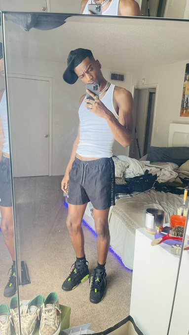 1 pic. 6 foot fine ? https://t.co/LDahUqV3JY