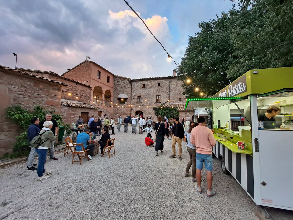 masiaparcerisas's tweet photo. 🖼️ Subhasta solidària d'ART en pro @elsquissos 
🌮 Espai gastronòmic amb +QCrep
📅 20 i 21 de maig de 2023
⏰ D'11 a 20h
💥 Rematada final diumenge a les 20h
📍 Masia Parcerisas - Paratge del Racó, 14 (Rajadell) https://t.co/3yXr6ILEBR