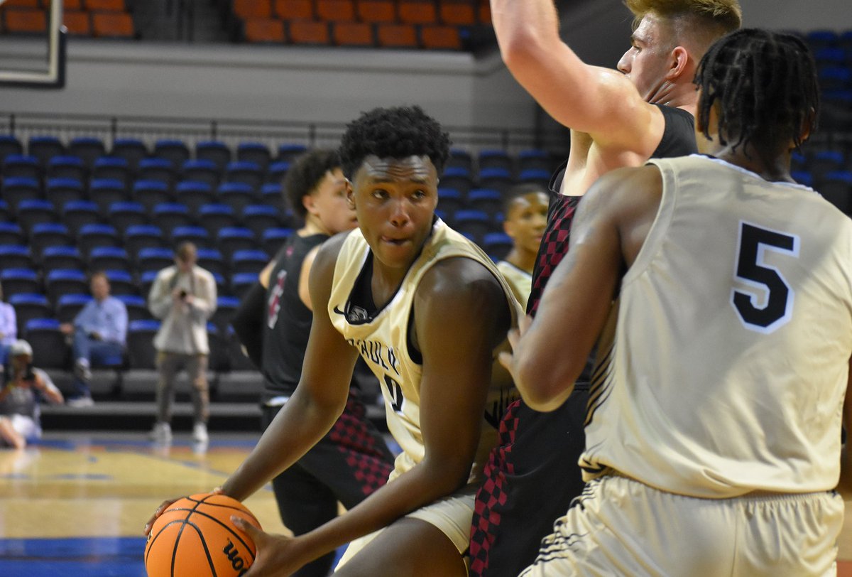 novahoopsCom's tweet photo. We're going with an all-Paul VI "starting" lineup with our Boys Junior All-NOVA Private School Team. Others are deserving, but...can you really argue with us doing that? Our selections, here: https://t.co/TBgjb6X5Pu https://t.co/YrYkAZMUOe