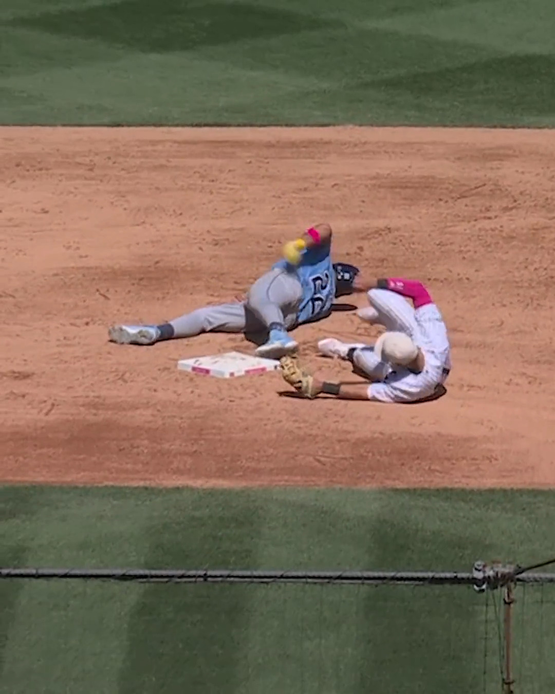 [分享] 一個牽制同時倒地XD