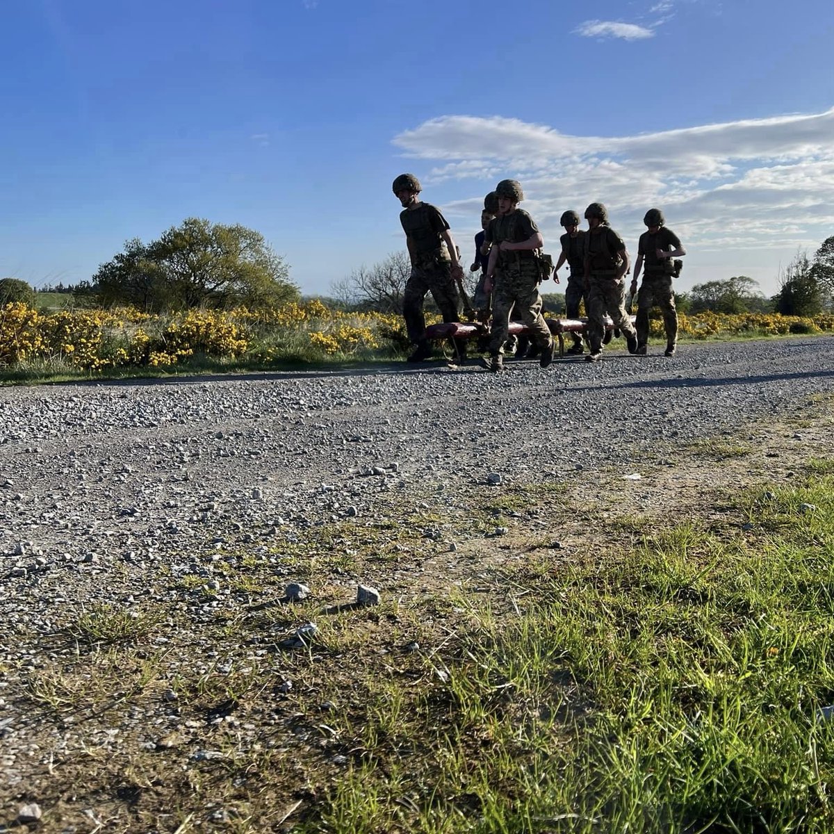 ITC_Catterick's tweet photo. The dreaded log run is all about running together as a team and having the mental resilience to carry on, when every part of you wants to stop. Either everyone finishes, or no-one finishes 💪

#britisharmy
#futurearmy
#monday https://t.co/fAScwLdNMF