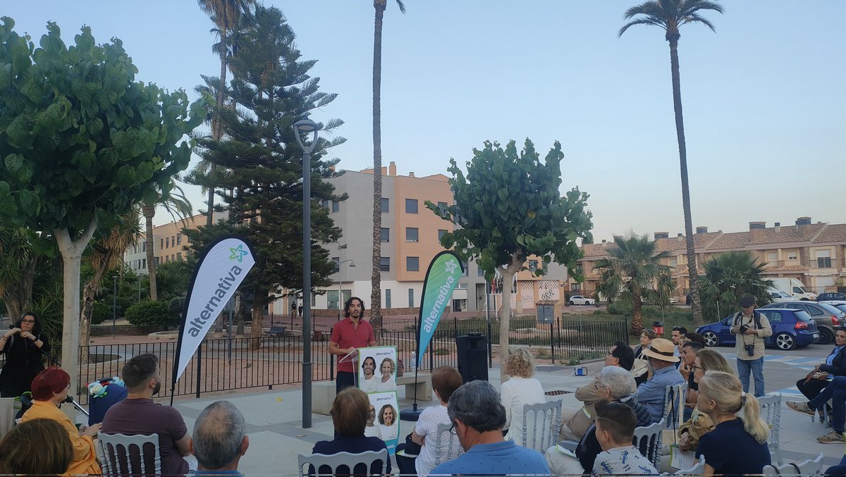 Ya estamos aquí, en el parque de Manolo el del Jardín. ¡ Aún llegas a tiempo! #somoslagarantia #hayalternativa #Santomera