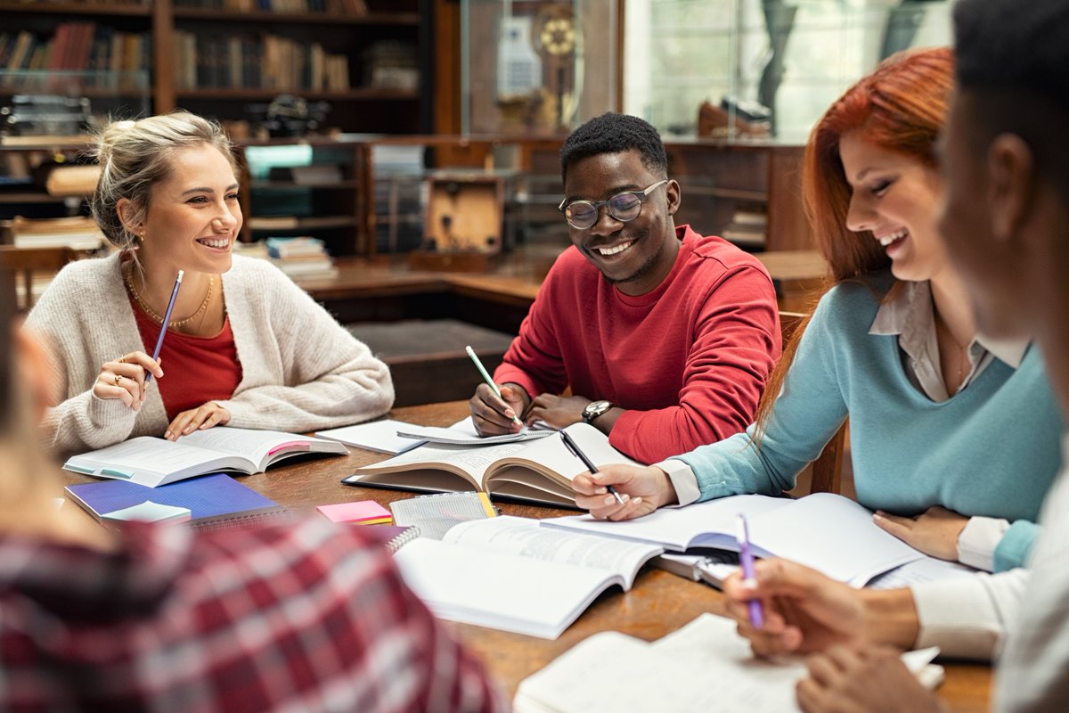 When schools provide mental health support for students:

📚 Academic outcomes improve
⬇️ Discipline referrals are reduced
🧑‍🎓 Both attendance &amp; graduation rates increase
 
Here's how schools can support students' mental well-being: safesupportivelearning.ed.gov/topic-research… #MentalHealthMonth