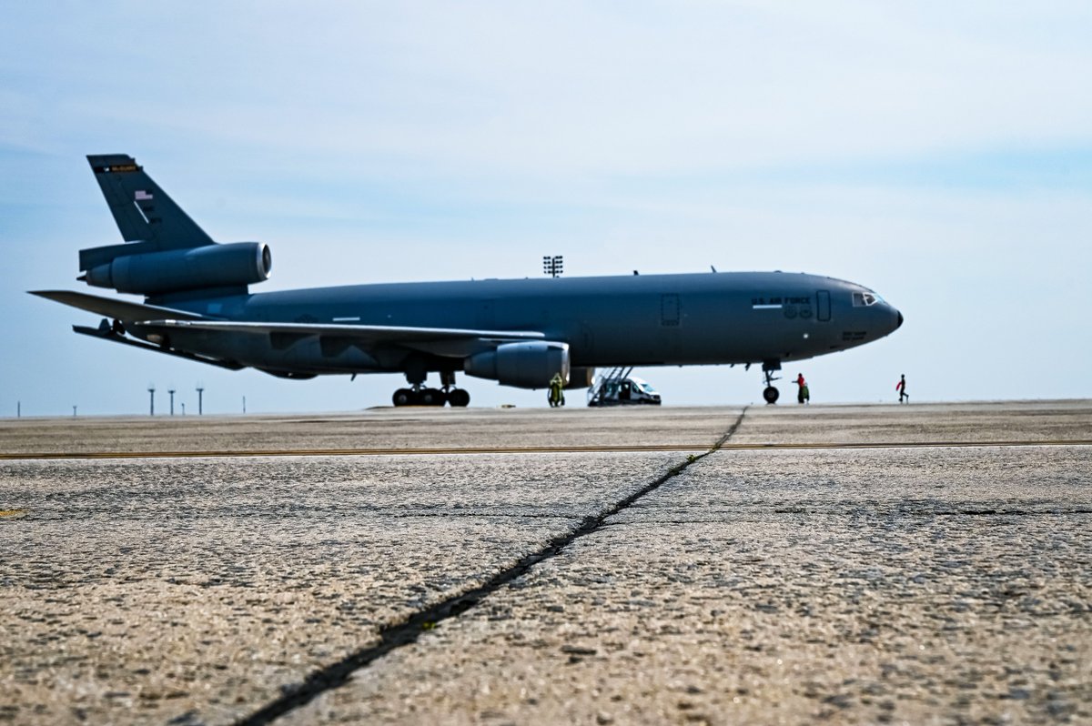 TheIntelFrog's tweet photo. A USAF KC-10A Extender #AE0225 85-0034 as OPEC76 flew its final sortie on 11 May 2023 from JB McGuire to the boneyard at Davis Monthan AFB, AZ.
This aircraft was assigned to the 305th AMW and is being replaced by the KC-46A Pegasus. https://t.co/8NF8G86Hgw