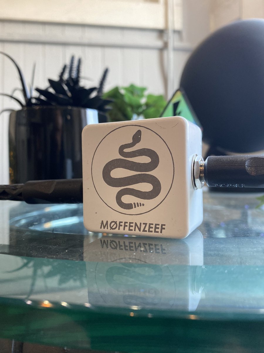 We got in some b-stock Rattlahs from Moffenzeef. They’re a passive shake mute with 1/4 jacks in &amp; out. Plug synths, guitar, and probably a lot of other stuff and start shakin’ and get performative! #guitarpedals #noisemusic #eurorack #modularsynth 

thenoisesource.com/products/moffe…