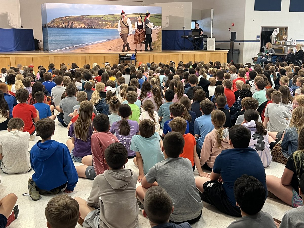 awlsmo's tweet photo. Thank you to MAPS for bringing in the Opera on Wheels program.  We enjoyed the “Pirates of Penzance.” https://t.co/hrIjTQOnxX