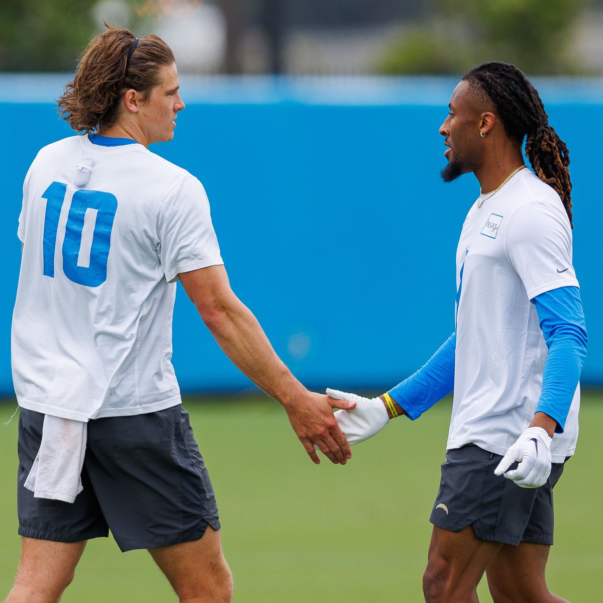PFF's tweet photo. New QB-WR duo in LA ⚡👀

(📸 @chargers) https://t.co/ru5xffCEQh