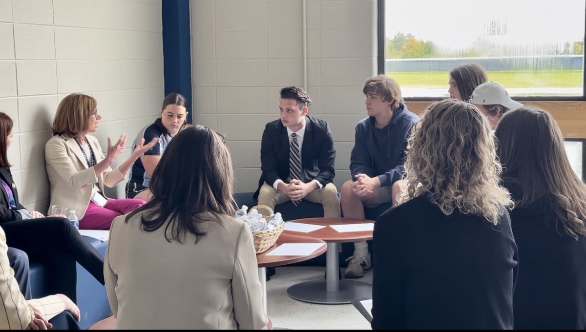 USDA_FNA's tweet photo. Seniors at @TritonRegional High School shared the positive impact #SchoolMealsForAll has had on them with Administrator Cindy Long. #HealthyKids https://t.co/HoyliUUQVJ