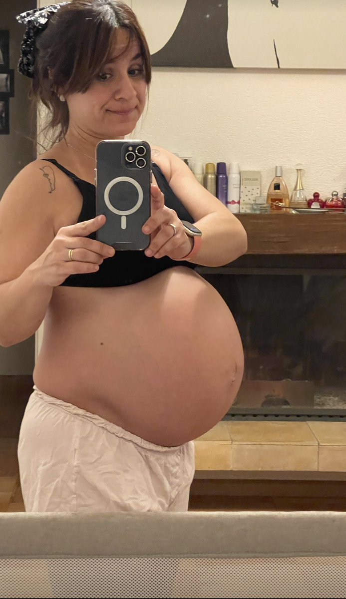 Moro3112's tweet photo. Lista para alguna fiesta que me quieran invitar. Llevo la piñata y dos empanadas. #comingbaby https://t.co/Iwxfox4wqD